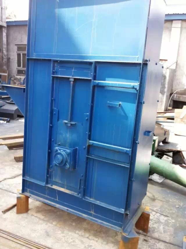 往復式提升機輸送物料質量不能大，粒度也不能大(z型連續(xù)往復式提升機)